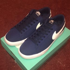 Nike SB Blazer Vapor TXT Navy Blue and white